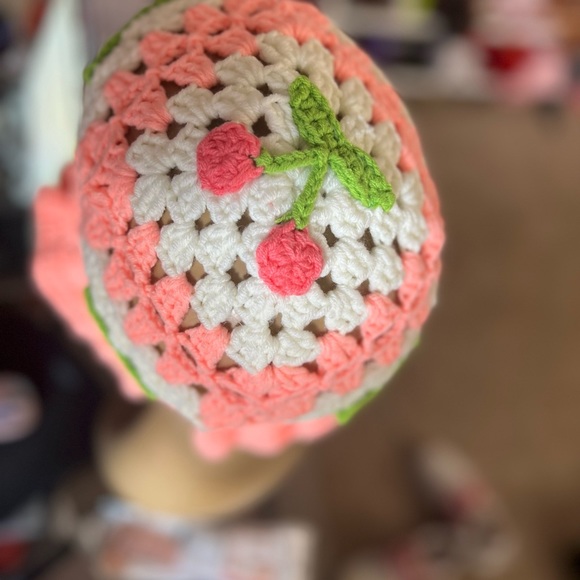 Handmade Knitted/ Crocheted 🧶 Bucket Hat - Picture 2 of 2